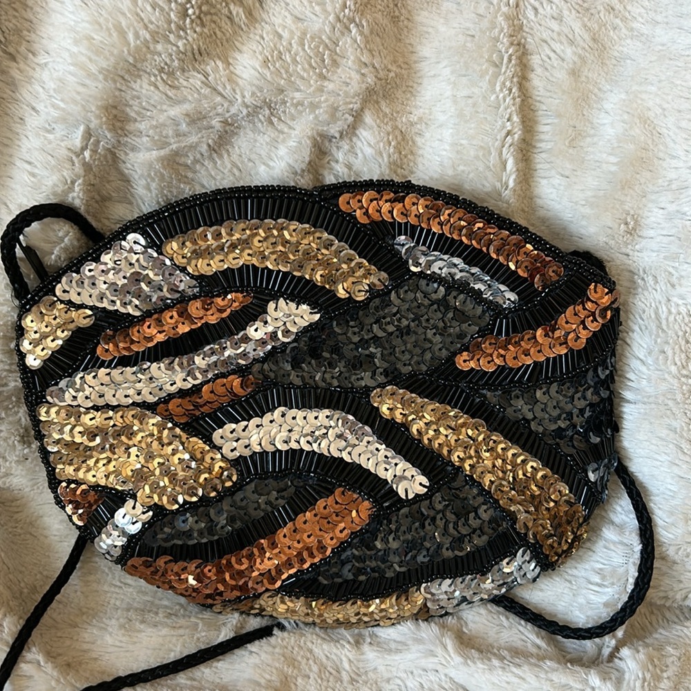 Vintage 1980s Black Beaded sequin evening bag with cord shoulder strap. - Picture 4 of 8